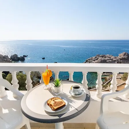 فندق Castelia Bay 2*