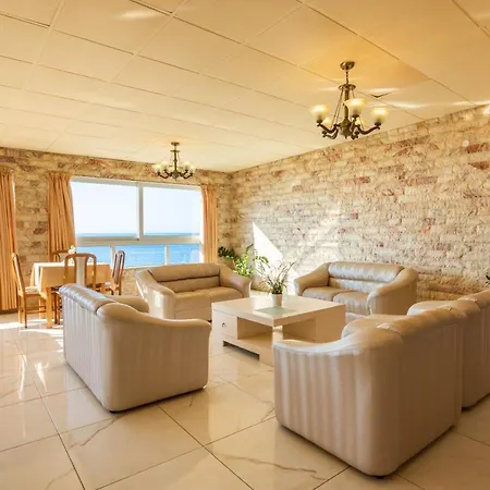 Hotel Castelia Bay