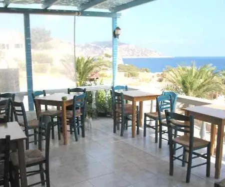Castelia Bay Hotel Amoopi