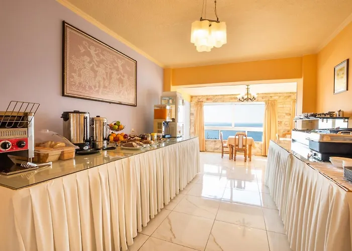 Hotel Castelia Bay 2*