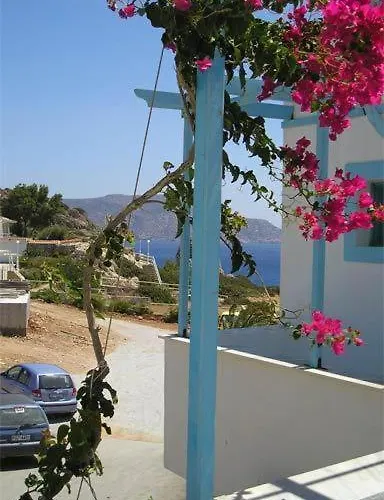 Castelia Bay Hotel Amoopi