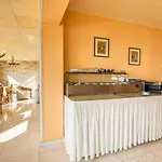 Castelia Bay Hotel Amoopi
