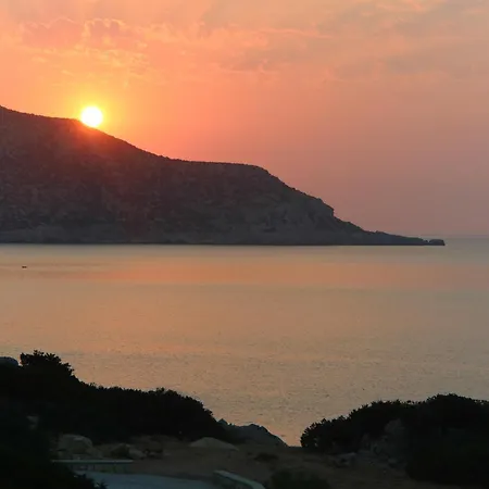 Castelia Bay فندق أموبي