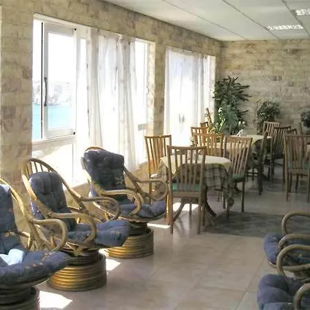 فندق Castelia Bay 2*