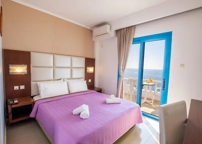 Hotel Castelia Bay 2*