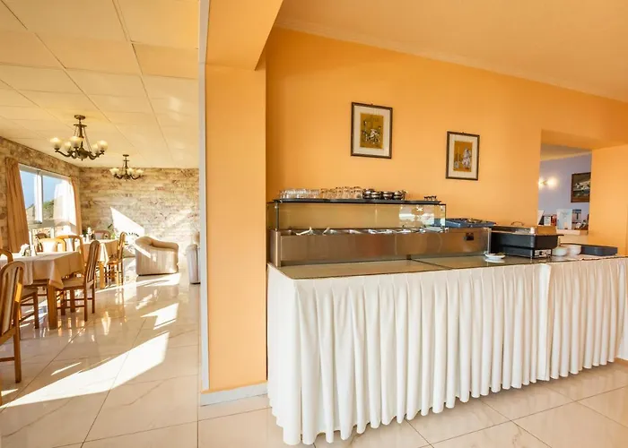 Castelia Bay Hotel Amoopi