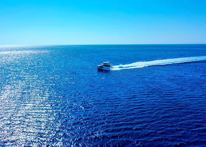 Hotel Castelia Bay 2*